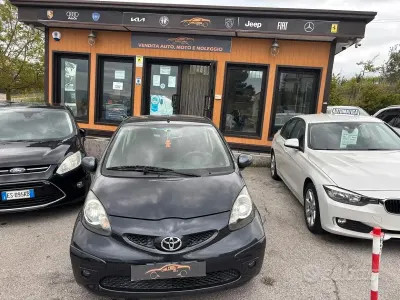 Usado Toyota Aygo 68 HP (50 kW) 2006 Cinzento Citadino
