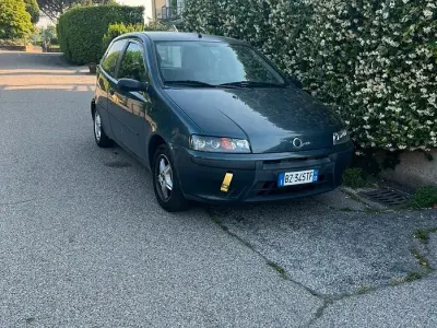 Usata Fiat Punto 60 CV (44 kW) 2002 Blu Utilitaria