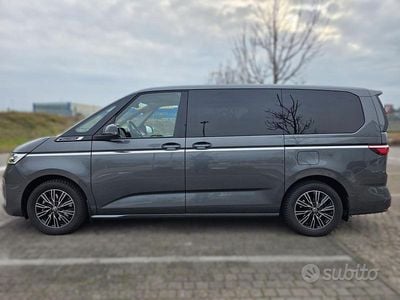 Begagnad VW Multivan 150 HK (110 kW) 2024 Grå Minibuss