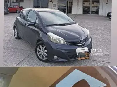 Usata Toyota Yaris Lounge 90 CV (66 kW) 2012 Blu Utilitaria