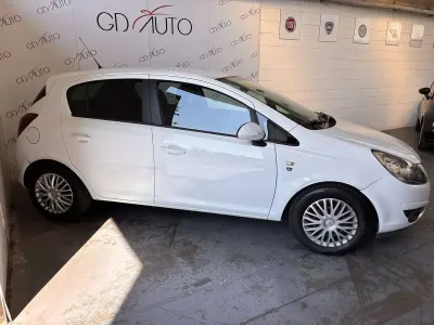 Usata Opel Corsa Club 86 CV (63 kW) 2010 Bianco Utilitaria