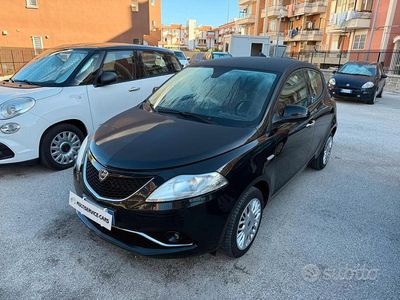 Usata Lancia Ypsilon Gold 69 CV (50 kW) 2018 Nero Utilitaria