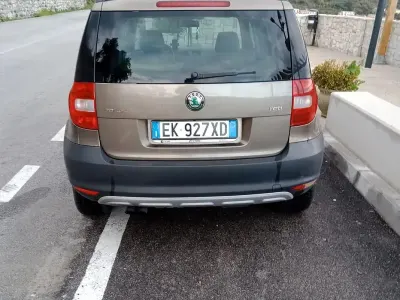Usata Skoda Yeti 140 CV (102 kW) 2011 Marrone SUV
