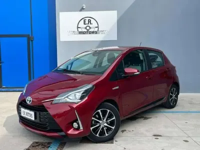 Usata Toyota Yaris Hybrid Active 73 CV (53 kW) 2018 Rosso Berlina