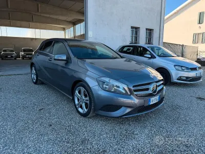 Usata Mercedes A180 109 CV (80 kW) 2014 Grigio Utilitaria