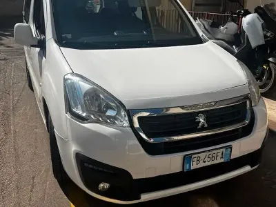 Usata Peugeot Partner 92 CV (67 kW) 2016 Bianco Monovolume
