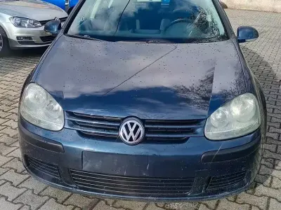 Usata VW Golf IV Trendline 105 CV (77 kW) 2004 Blu Berlina