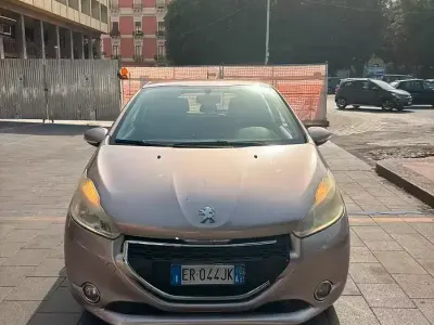 Usata Peugeot 208 82 CV (60 kW) 2013 Utilitaria