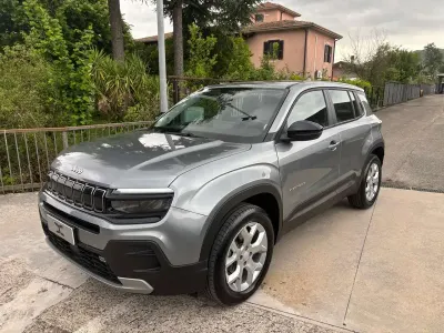 Usado Jeep Avenger 101 CV (74 kW) 2023 Gris SUV