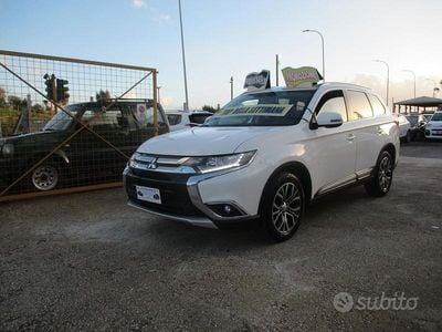 Usata Mitsubishi Outlander Instyle 150 CV (110 kW) 2016 Bianco SUV
