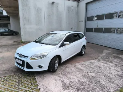 Usata Ford Focus Titanium 115 CV (84 kW) 2011 Bianco Station wagon