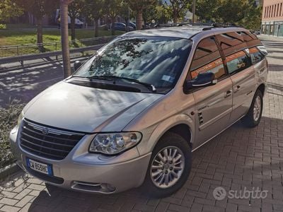 Usata Chrysler Voyager 150 CV (110 kW) 2005 Grigio Monovolume