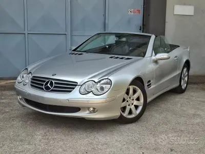 Usata Mercedes SL350 245 CV (180 kW) 2005 Grigio Cabrio