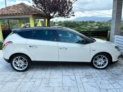 Usata Lancia Delta 120 CV (88 kW) 2009 Beige Utilitaria