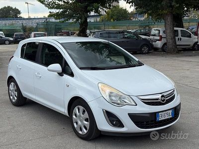 Usata Opel Corsa 85 CV (62 kW) 2013 Bianco Berlina