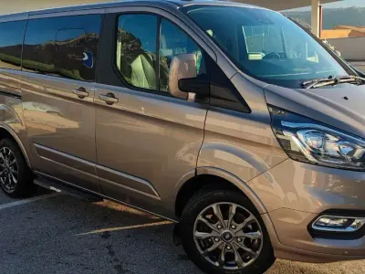 Usata Ford Tourneo Titanium 131 CV (96 kW) 2022 Bronzo