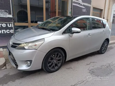 Second-hand Toyota Verso Style 111 CP (81 kW) 2015 Gri Monovolum