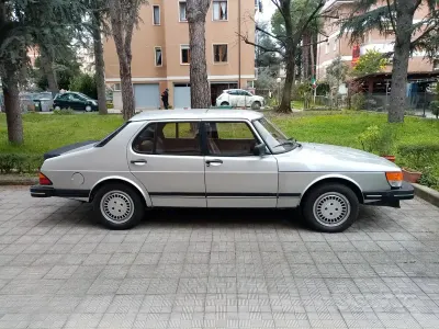 Usata Saab 900 118 CV (86 kW) 1985 Grigio Utilitaria