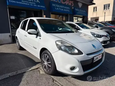 Usata Renault Clio II Dynamique 75 CV (55 kW) 2011 Bianco Berlina