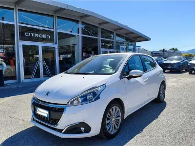 Usata Peugeot 208 Active 82 CV (60 kW) 2017 Bianco Utilitaria