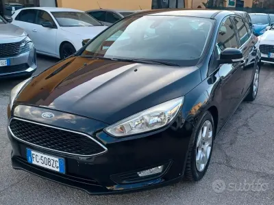 Usado Ford Focus 120 HP (88 kW) 2016 Preto Sedan