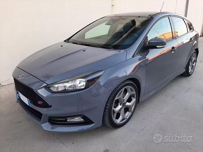 Usata Ford Focus ST 250 CV (183 kW) 2016 Grigio Berlina