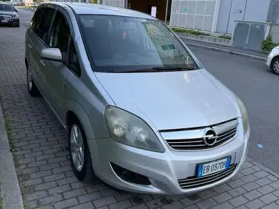 Usata Opel Zafira Cosmo 125 CV (91 kW) 2010 Monovolume