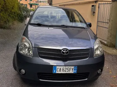 Usata Toyota Corolla Verso 135 CV (99 kW) 2002 Blu/azzurro Monovolume