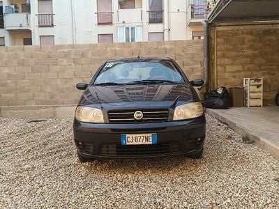 Begagnad Fiat Punto 60 HK (44 kW) 2004 Blå Halvkombi