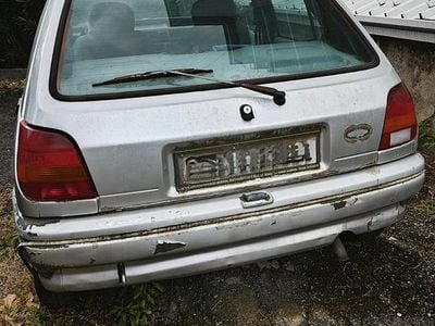 Usata Ford Fiesta 49 CV (36 kW) 1991 Grigio Utilitaria