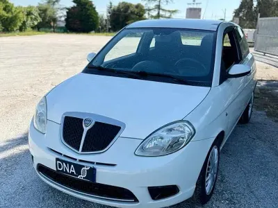 Usata Lancia Ypsilon 60 CV (44 kW) 2010 Bianco Utilitaria