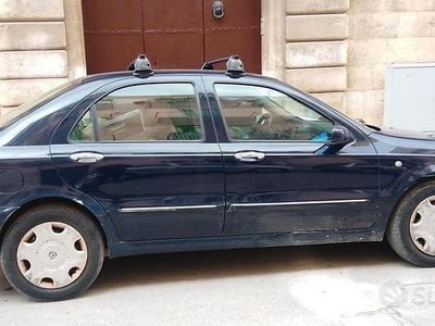 Begagnad Lancia Lybra 116 HK (85 kW) 2001 Blå Sedan