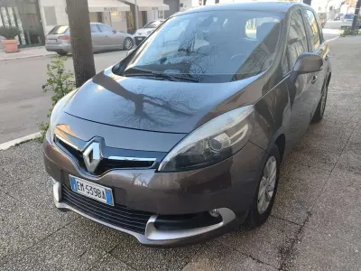 Usata Renault Scénic III 110 CV (80 kW) 2012 Marrone Monovolume