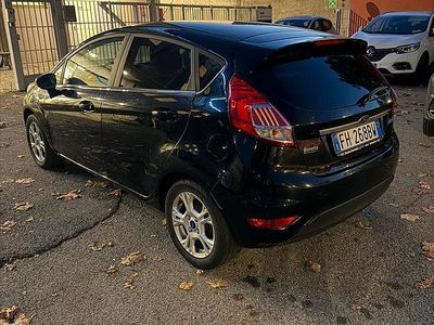 Usata Ford Fiesta 100 CV (73 kW) 2017 Nero Berlina