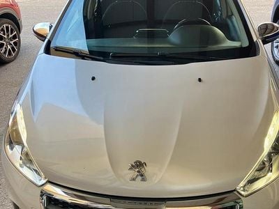 Usata Peugeot 208 Allure 100 CV (73 kW) 2016 Bianco Utilitaria