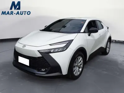 Usata Toyota C-HR Active 140 CV (102 kW) 2024 Bianco SUV