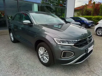 Usata VW T-Roc Life 150 CV (110 kW) 2023 Grigio SUV