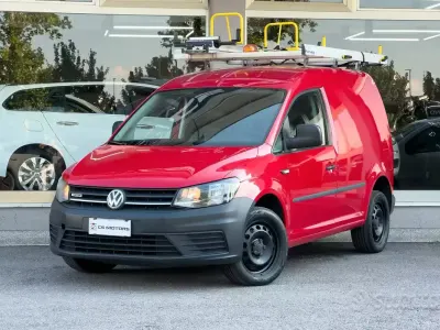 Usata VW Caddy Trendline 122 CV (89 kW) 2016 Rosso Monovolume