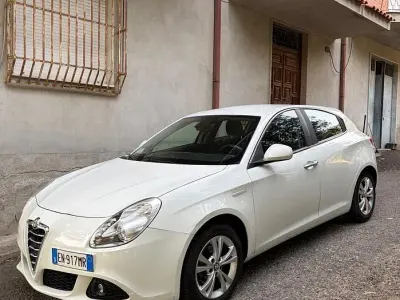 Usata Alfa Romeo Giulietta 105 CV (77 kW) 2012 Bianco Utilitaria