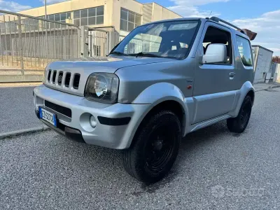 Usata Suzuki Jimny 82 CV (60 kW) 2002 Grigio SUV