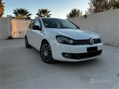 Usata VW Golf VI 140 CV (102 kW) 2011 Bianco Utilitaria