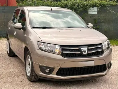 Usata Dacia Sandero Lauréate 75 CV (55 kW) 2016 Beige Berlina