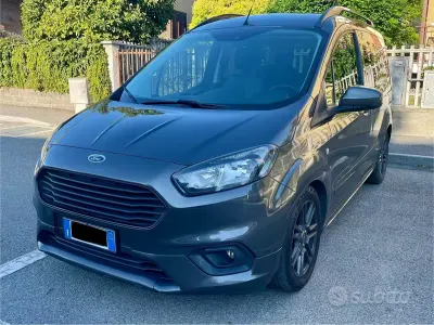 Usata Ford Tourneo Courier Sport 75 CV (55 kW) 2020 Grigio Monovolume