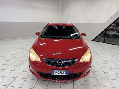 Usata Opel Astra Cosmo 110 CV (80 kW) 2010 Rosso Berlina