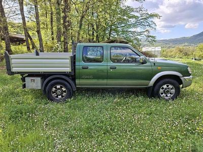 Second-hand Nissan Navara 103 CP (75 kW) 2000 Verde Pickup