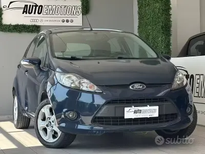 Usata Ford Fiesta 60 CV (44 kW) 2011 Blu Berlina