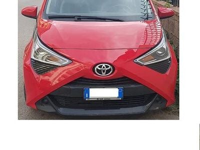 Usata Toyota Aygo Cool 72 CV (52 kW) 2021 Rosso Utilitaria