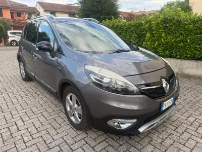 Usata Renault Scénic III XMOD 110 CV (80 kW) 2015 Grigio Monovolume