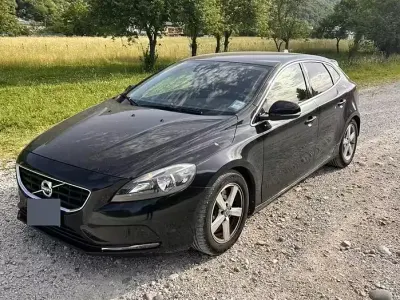 Usata Volvo V40 Business Edition 150 CV (110 kW) 2015 Nero Berlina