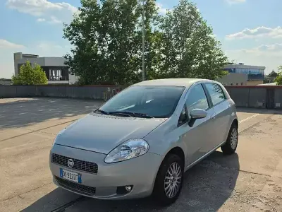 Usata Fiat Grande Punto Active 77 CV (56 kW) 2009 Grigio Utilitaria
